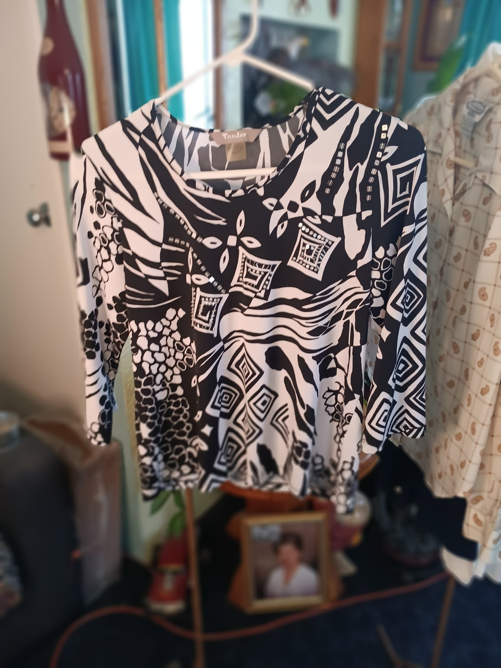 TanJay Black and White Abstract Geometric Top